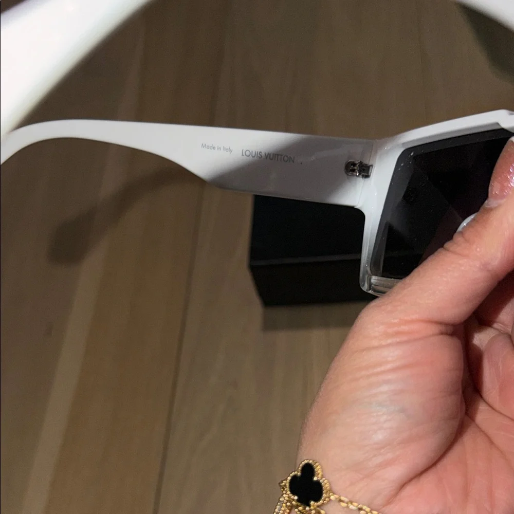 Louis Vuitton White and Clear Shield Sunglasses with Gradient Lenses - Picture 3 of 4